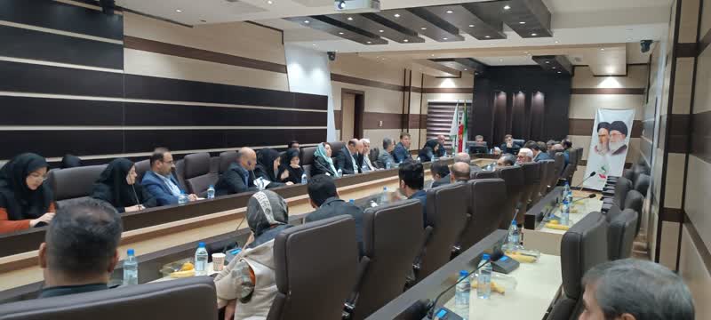 دیدار دکتر قاضی زاده هاشمی با تشکل های شاهد و ایثارگر در موسسه ایثاراستان کردستان