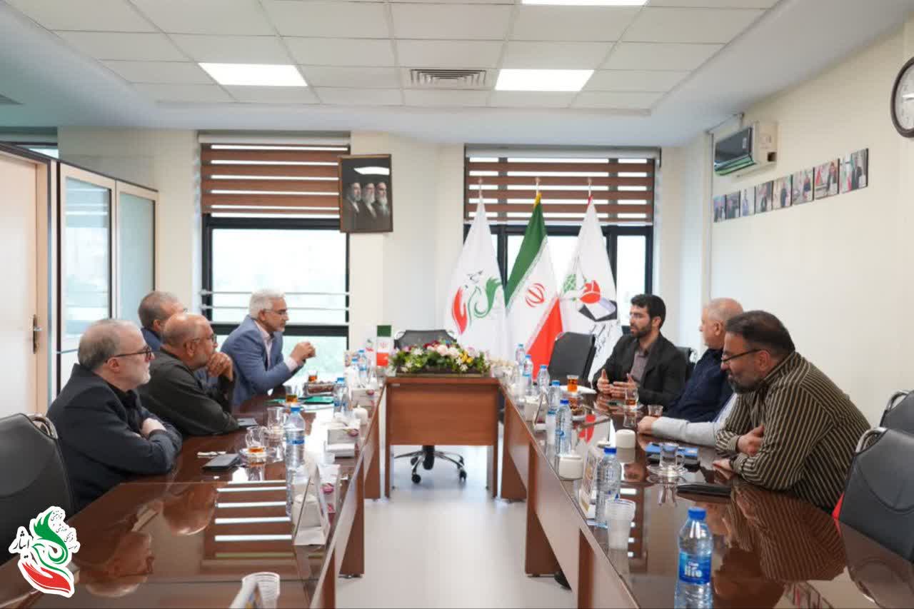 نشست جمعی از معاونان و مدیران بنیاد شهید و امور ایثارگران با اعضای هیات مدیره‌ی موسسه‌ی فرهنگی، ورزشی و توانبخشی ایثار
